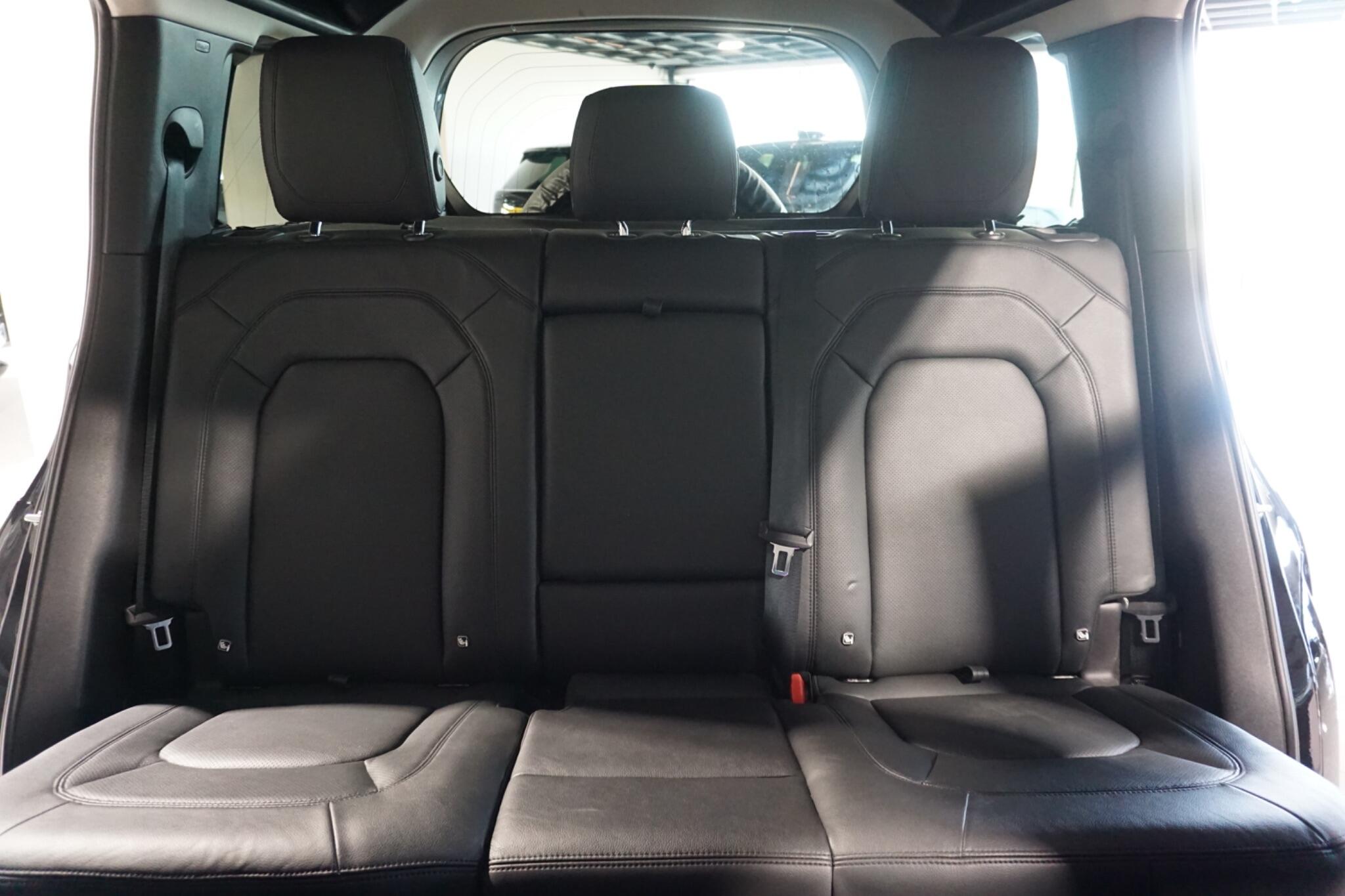 Land Rover Defender 110 3.0 D250 MHEV XS Edition SUV 5dr Diesel Auto 4WD Euro 6 (s/s) (250 ps)